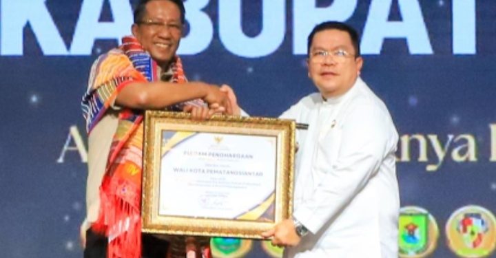Wali Kota Wesly Terima Penghargaan Menteri Hukum, Pematangsiantar Capai 100 Persen Posbankum di Seluruh Kelurahan