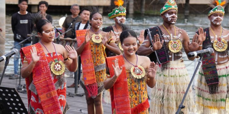 Ribuan Penonton Terpukau! Seniman Papua Selatan Meriahkan GeoFest Samosir, Kolaborasi Budaya Timur-Barat Indonesia Memukau Dunia