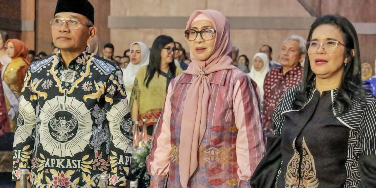Dukung Perempuan Muda Berprestasi, Bupati Simalungun Hadiri Grand Final Putri Otonomi Indonesia 2026