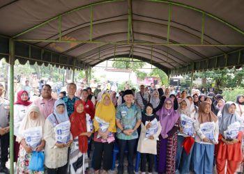 Pastikan Tepat Sasaran, Wali Kota Tebing Tinggi Tinjau Penyaluran Bantuan Beras untuk 10.000 KPM