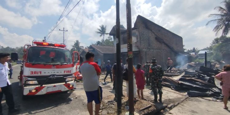Empat Rumah dan Satu Mobil Ludes Terbakar di Nagori Tiga Bolon Sidamanik