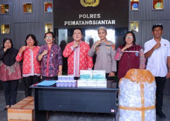 Wesly Serahkan 1.000 Alat Tes Urine ke Polres Pematangsiantar, Perkuat Perang Melawan Narkoba