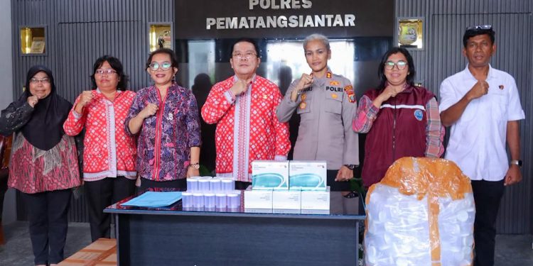 Wesly Serahkan 1.000 Alat Tes Urine ke Polres Pematangsiantar, Perkuat Perang Melawan Narkoba