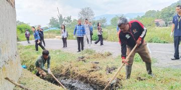 Drainase Tersumbat, Pemkab Toba Bergerak Cepat Bersihkan Saluran di Jalan Liberty Manik Balige
