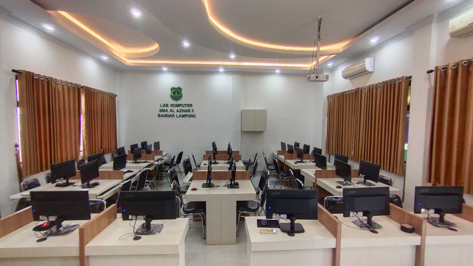 Gambar LAB.KOMPUTER SMA