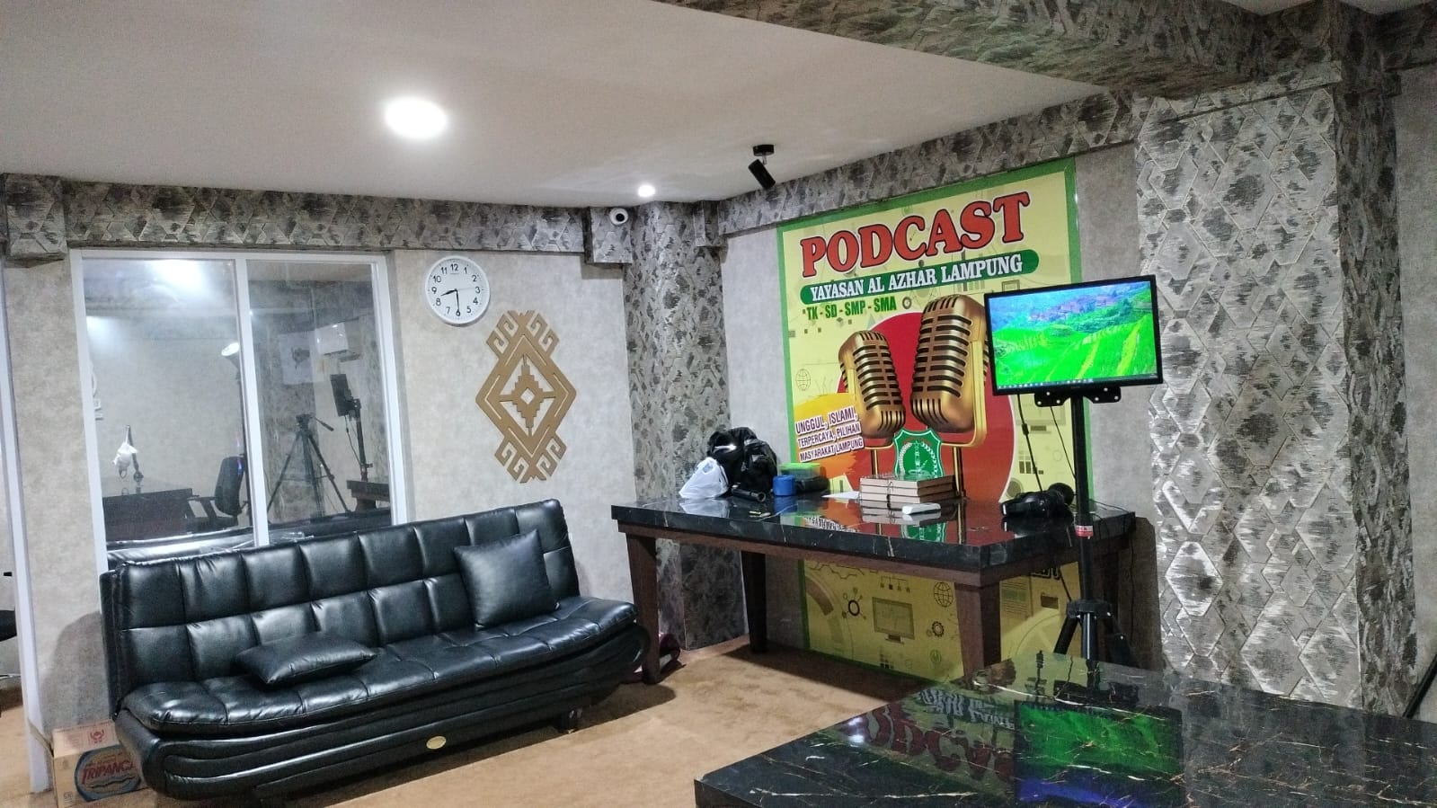 Gambar RUANG PODCAST YAYASAN AL AZHAR LAMPUNG