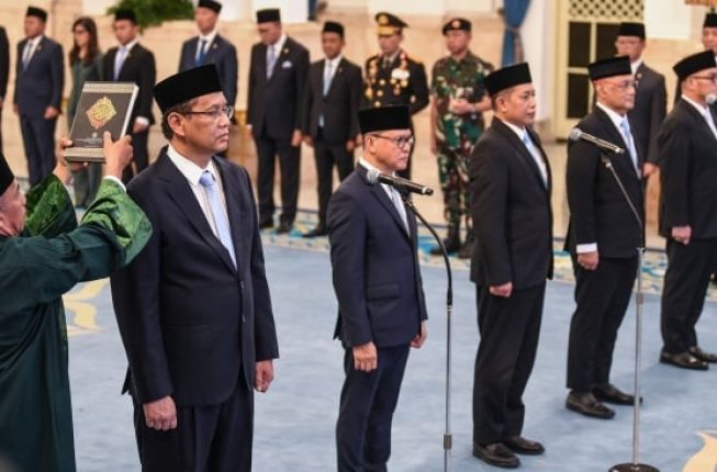72221-pelantikan-menteri-dan-wakil-menteri-baru-reshuffle-kabinet-merah-putih