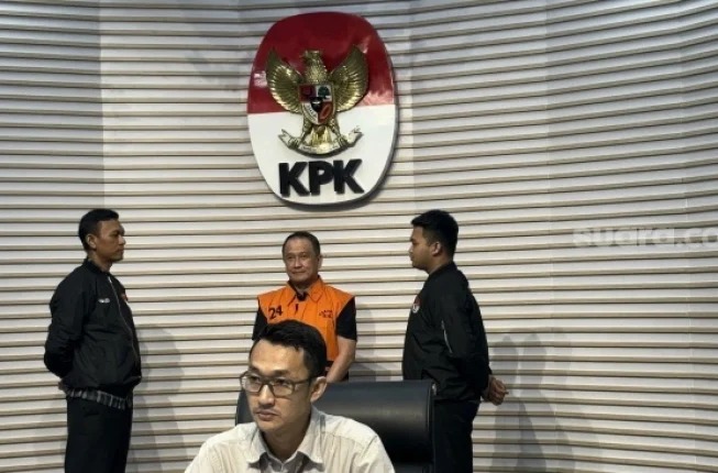 KPK menahan-direktur-pt-wahana-adyawarna-menas-erwin-djohansyah