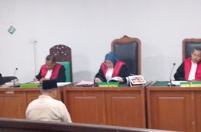 1000871894