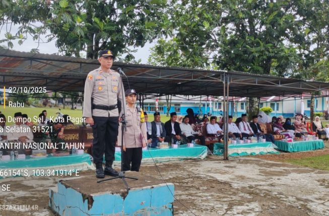 Pimpin Upacara HSN, Kapolsek Dempo Selatan Ajak Santri Jadi Generasi Pengawal Peradaban