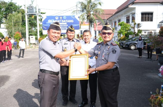 Kanwil Kemenkum Babel Gelar Apel Pagi Dan Penyerahan Sertifikat Hak Cipta Karya Ilmiah