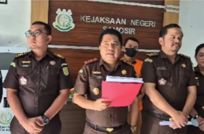 95753-kadinsos-samosir-jadi-tersangka-korupsi-bantuan-korban-banjir-rugikan-negara-rp-516-juta