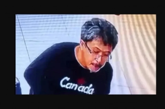 Viral-dosen-uim-makassar-ludahi-kasir