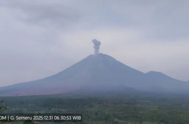 Gunung-semeru-erupsi