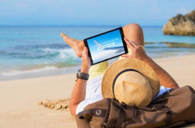 Ilustrasi-liburan-kode-promo-traveloka-desember-2024