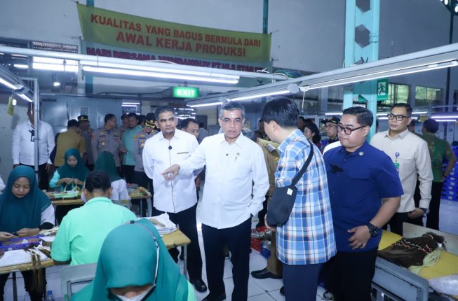 THR Tak Dibayar Penuh, Menaker Sidak Perusahaan di Semarang - 6
