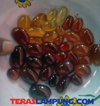 Batu akk belum diberi cincin: sudah layak jual (teraslampung/Isbedy)