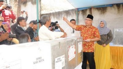 Alzier Mencoblos di Kelurahan Jagabaya, Lukman di TPS 8 Metro