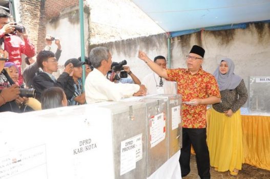 Alzier Mencoblos di Kelurahan Jagabaya, Lukman di TPS 8 Metro