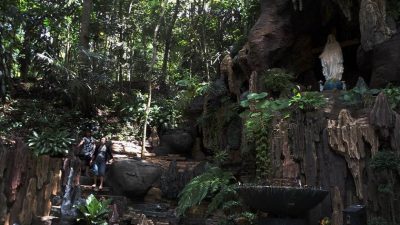 Gua Maria Padang Bulan, “Lourdes Van Lampung”