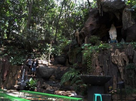 Gua Maria Padang Bulan, “Lourdes Van Lampung”