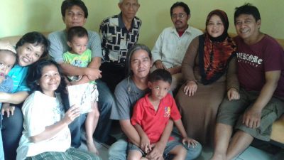 Endang Supriadi Luncurkan “Jendela Rumah Tetangga”
