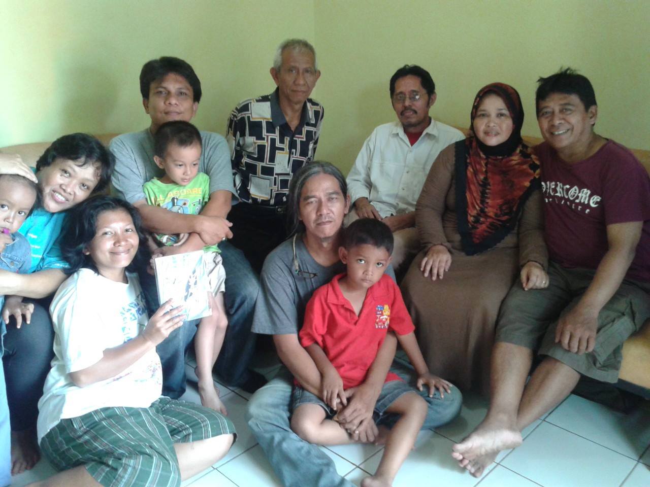 Endang Supriadi Luncurkan “Jendela Rumah Tetangga”