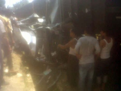 Kereta Babaranjang Hantam Avanza Hingga 50 meter, Semua Penumpang Selamat