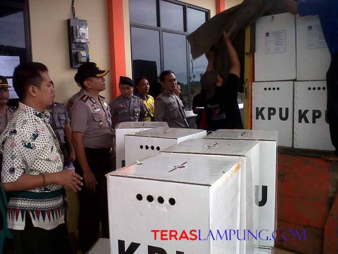 Pilpres 2014: KPU Pringsewu Mulai Distribusikan Surat Suara