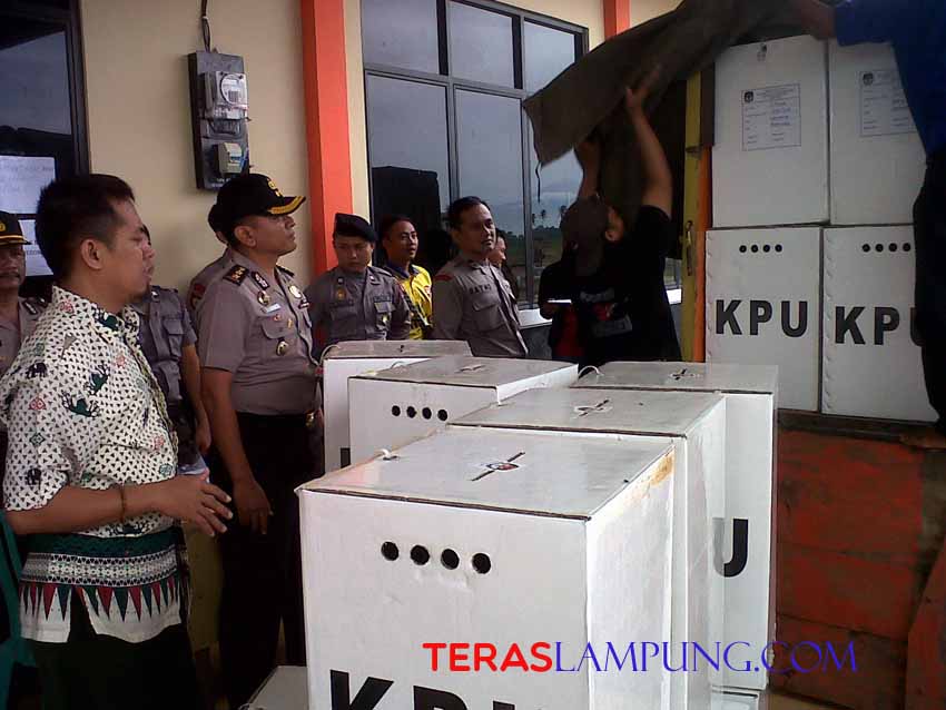 Pilpres 2014: KPU Pringsewu Mulai Distribusikan Surat Suara