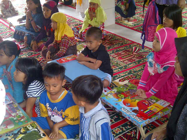 Puluhan Anak Antusias Mengisi Bulan Ramadan dengan Lomba Mewarnai
