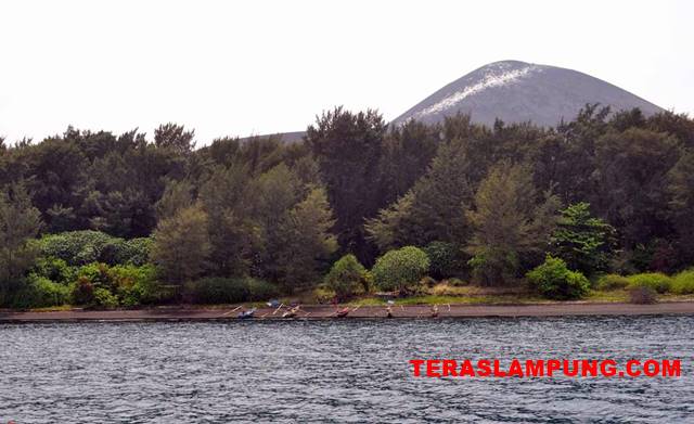 Gunung Anak Krakatau dan Keramat Syekh Dapur