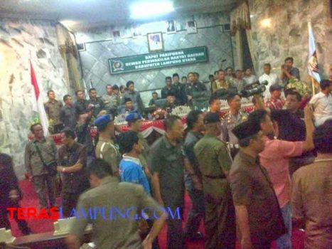 Buntut Kisruh RAPBD 2015: Bupati, Wabup, dan Semua Anggota DPRD Lampura Terancam tak Terima Gaji