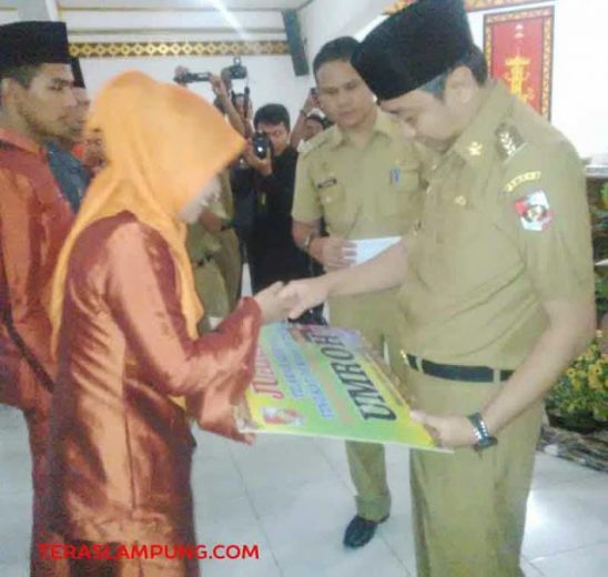 Bupati Lampung Utara Berikan Hadiah kepada Para Pemenang MTQ Tingkat Provinsi