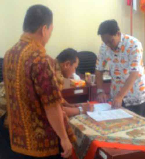 KPU dan Pemkab Pesisir Barat Tandatangani NPHD untuk Pilkada Pesisir Barat