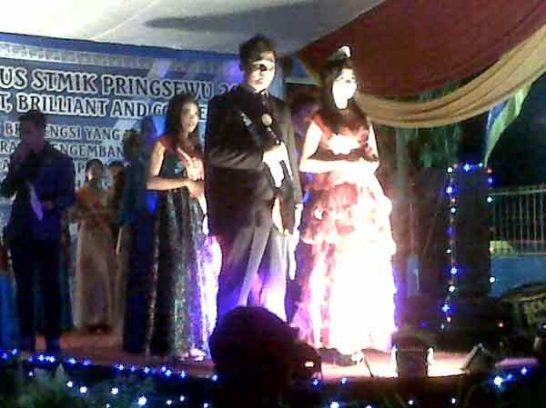Fery Widyastuti dan Cahya Ari Setyabudi Juarai Pemilihan Putra-Putri Kampus STMIK Pringsewu 2015