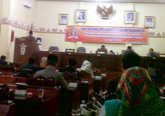 DPRD Pringsewu Gelar Rapat Paripurna Penyampaian LKPJ 2014