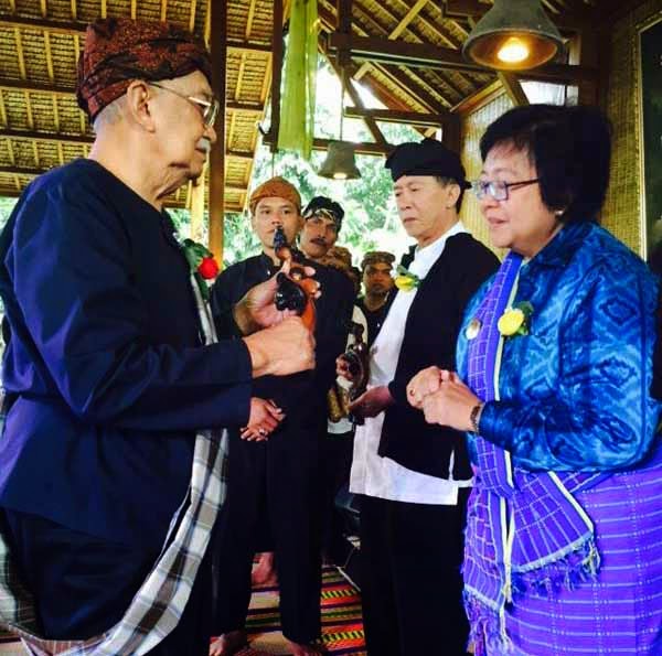 Siti Nurbaya Dapat Penghargaan dari Masyarakat Adat Sunda