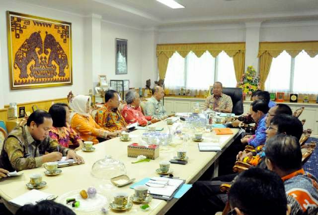 Wagub Bachtiar Basri Dialog dengan Staf Ahli dan Tenaga Ahli Pemprov Lampung