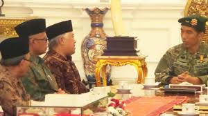 Jokowi Sering Pakai Seragam Militer, Pengamat Usulkan Presiden Diberi Gelar Bintang Lima