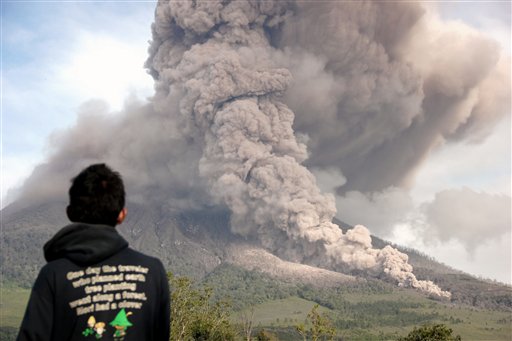 Erupsi Gunung Sinabung Tetap Tinggi, 10 Ribuan Warga Diungsikan