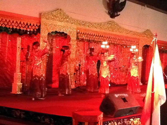 Lima Gadis Cantik Ranah Minang Ini Menari di atas Pecahan Beling