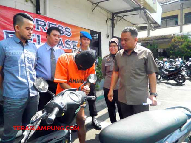 Pencuri Sepeda Motor Diringkus Polisi saat Pulang untuk Berpuasa Ramadhan dengan Ibunya