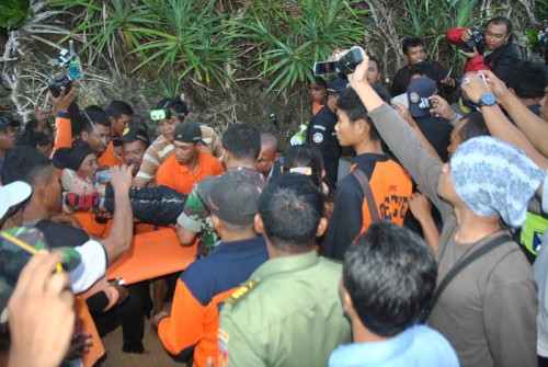 Korban Tewas karena Tebing Pantai Sadranan Ambrol Jadi 3 Orang