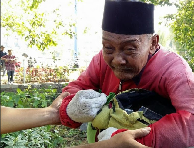 Kakek “Winny the Pooh”, Pebadut Tua Berpenghasilan Rp 15 Juta/Bulan