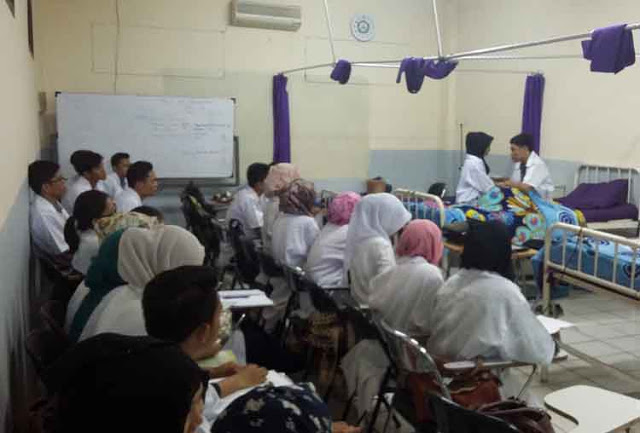 Mahasiswa STIKES Umitra Gelar Layanan Kesehatan Gratis di Mal