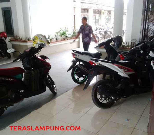 Banyak Pemilik Kendaraan Langgar Larangan Parkir di Kantor Pemkab Lampung Utara
