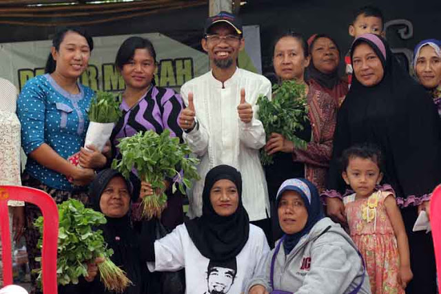 Pasar Murah, Menukar Kebutuhan Pokok dengan Sampah Plastik Ala Ir. Abdul Hakim