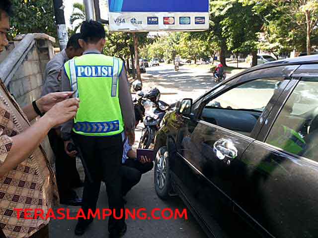 Pecahkan Kaca Mobil, Pencuri Gasak Uang dan Barang Berharga Milik Dosen IAIN Raden Intan