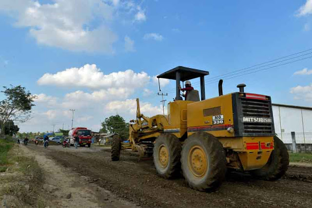 Jalan Ir. Sutami-Pugung-Sribhawono Lampung Timur Mulai Diperbaiki